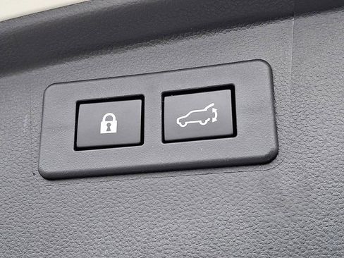 Used 2020 Subaru Outback Limited image 32