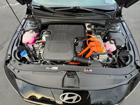 Used 2024 Hyundai Elantra Limited image 30