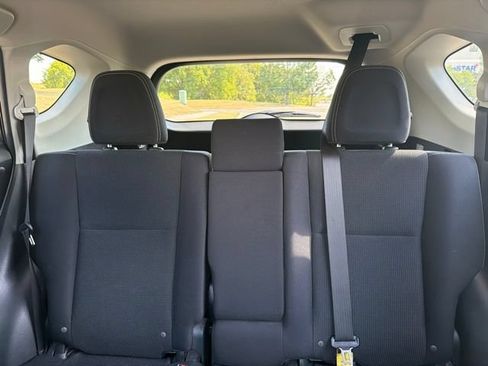 Used 2018 Toyota RAV4 XLE w/ Plus Extra Value Package FWD image 19