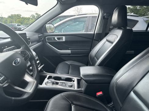 Used 2021 Ford Explorer XLT w/ Equipment Group 202A AWD/4WD image 31