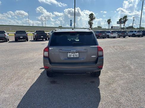 Used 2016 Jeep Compass Latitude FWD image 6
