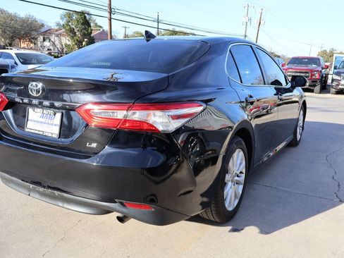 Used 2020 Toyota Camry LE image 8
