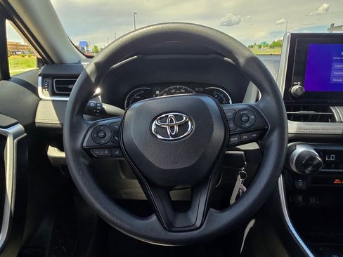 Used 2025 Toyota RAV4 LE AWD/4WD image 27