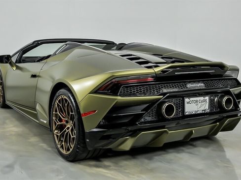 Used 2022 Lamborghini Huracan EVO RWD image 9
