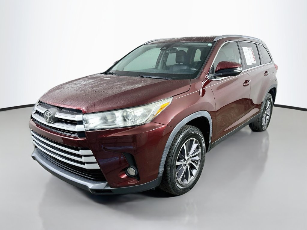 Used 2019 Toyota Highlander XLE FWD image 3