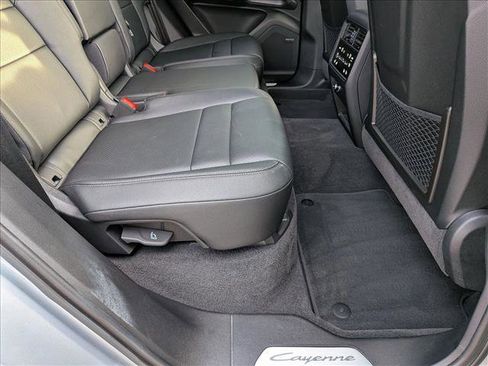 Used 2025 Porsche Cayenne image 21