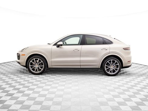 Certified 2023 Porsche Cayenne image 2