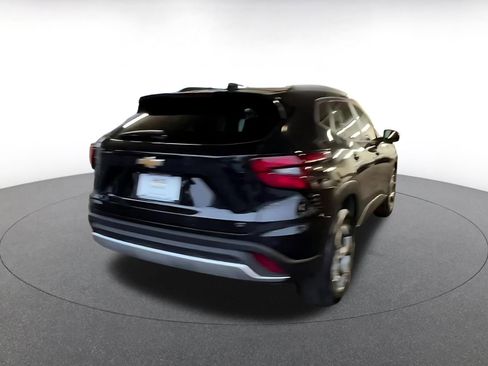 Used 2025 Chevrolet Trax LT image 14