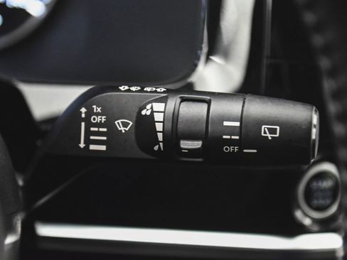 Used 2023 Nissan Pathfinder SV AWD/4WD image 26