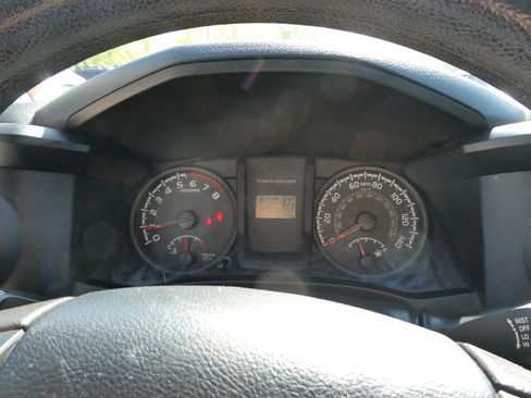 Used 2016 Toyota Tacoma SR image 17