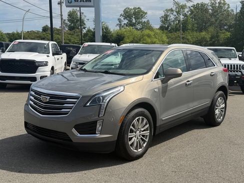 Used 2018 Cadillac XT5 Luxury w/ Driver Awareness Package FWD image 9