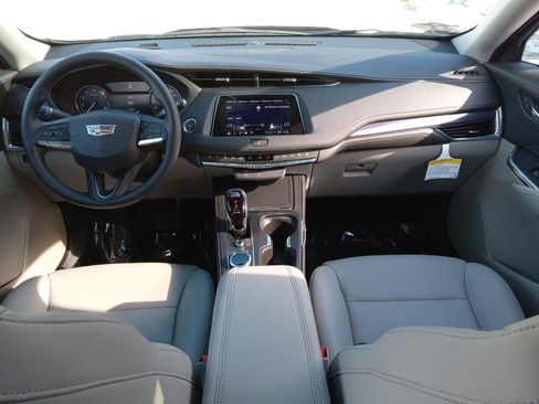 Used 2023 Cadillac XT4 Luxury image 12