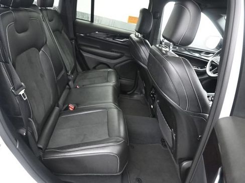 Used 2023 Jeep Grand Cherokee Altitude AWD/4WD image 8