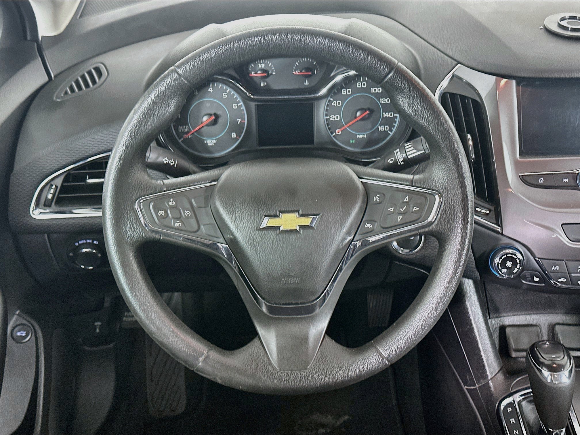 Used 2018 Chevrolet Cruze LT w/ Convenience Package FWD image 18