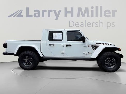 Certified 2025 Jeep Gladiator Mojave w/ Convenience Group AWD/4WD image 7