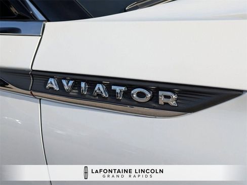Certified 2024 Lincoln Aviator Reserve w/ Equipment Group 201A image 10