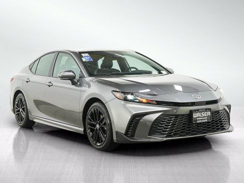 Used 2025 Toyota Camry SE FWD image 7