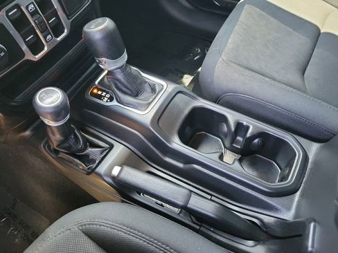 Used 2022 Jeep Wrangler Unlimited Sport AWD/4WD image 15