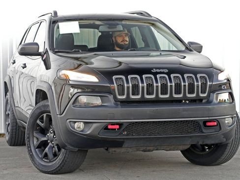 Used 2017 Jeep Cherokee Trailhawk w/ Cold Weather Group image 2