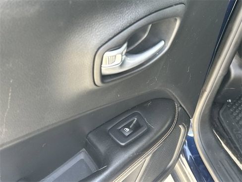 Used 2018 Jeep Compass Latitude w/ Cold Weather Group image 12