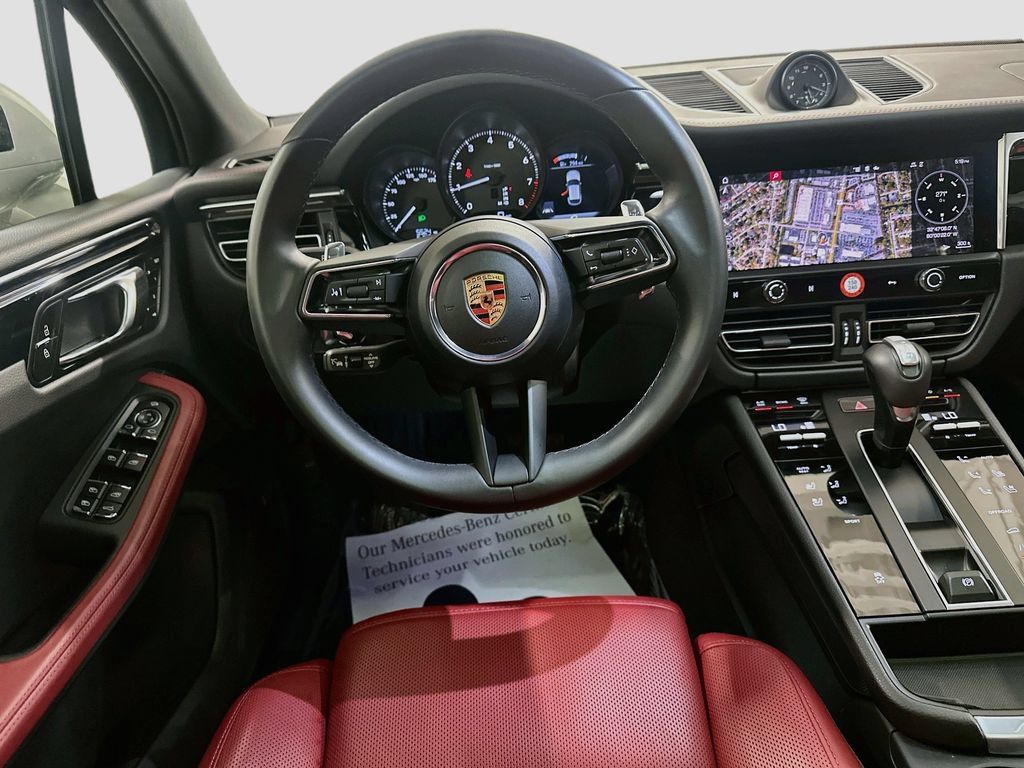 Used 2026 Porsche Macan AWD/4WD image 23