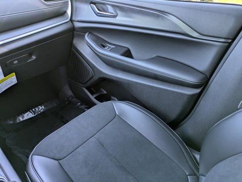 New 2025 Jeep Grand Cherokee Altitude image 16