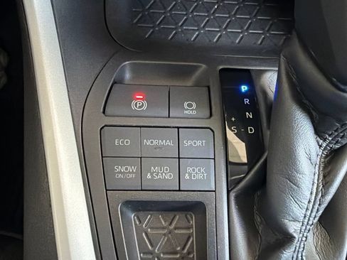 Used 2022 Toyota RAV4 XLE w/ Convenience Package AWD/4WD image 32
