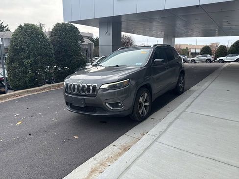 Used 2019 Jeep Cherokee Limited image 11