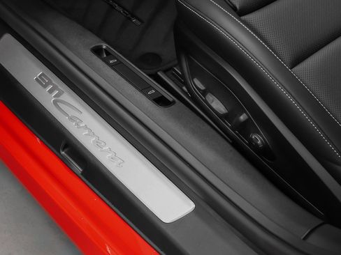 Used 2025 Porsche 911 Carrera image 35