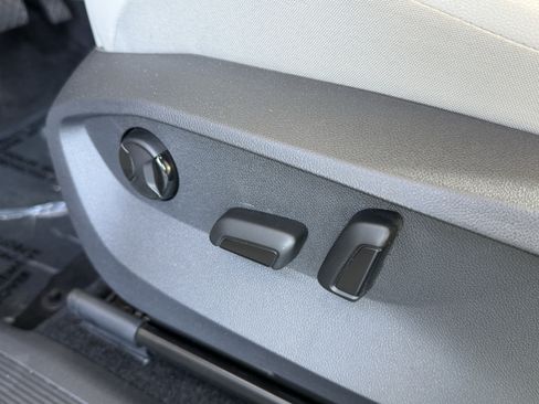 Certified 2023 Volkswagen Tiguan SE w/ Panoramic Sunroof Package FWD image 3