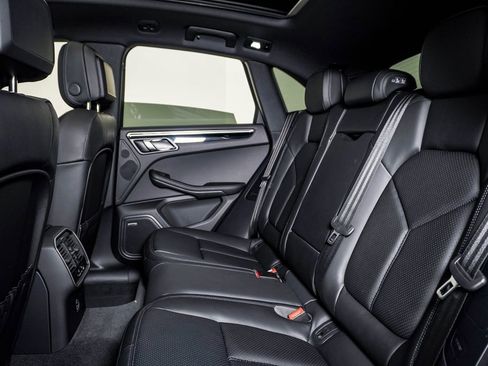 New 2026 Porsche Macan image 17