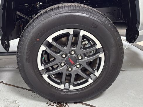 Used 2025 Toyota Tacoma TRD Sport image 23