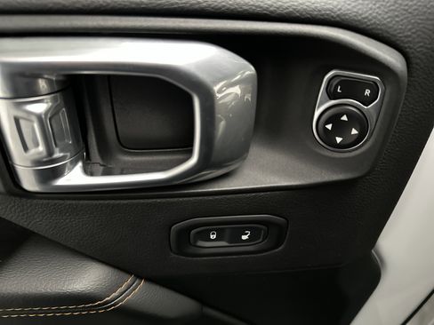 Used 2021 Jeep Gladiator Mojave AWD/4WD image 17