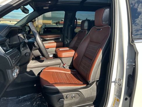 Used 2024 GMC Yukon Denali Ultimate AWD/4WD image 10