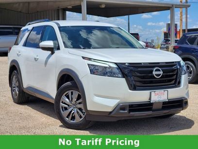 Used 2025 Nissan Pathfinder SV w/ Black Appearance Package