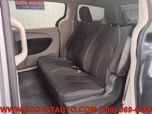 Used 2020 Chrysler Voyager L FWD image 13