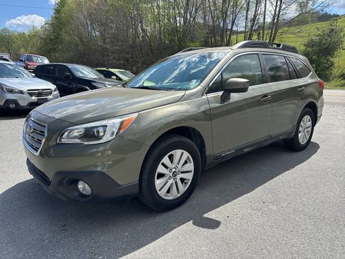 Used 2017 Subaru Outback 2.5i Premium AWD/4WD image 1