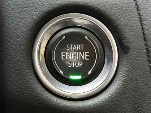 Used 2021 Chevrolet Suburban RST w/ Luxury Package image 34