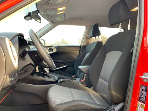 Used 2025 Kia Soul LX w/ LX Technology Package image 24