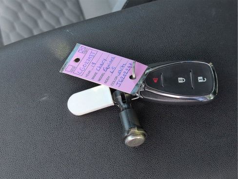 Used 2018 Chevrolet Equinox LS image 25