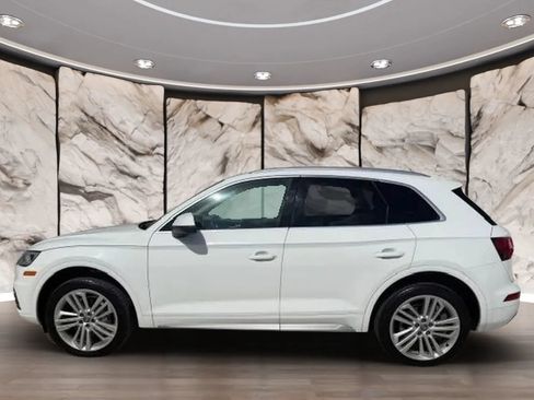Used 2018 Audi Q5 2.0T Premium Plus w/ Premium Plus Package AWD/4WD image 2