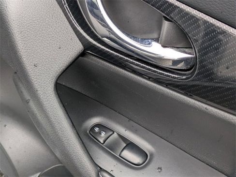 Used 2019 Nissan Rogue SL image 38