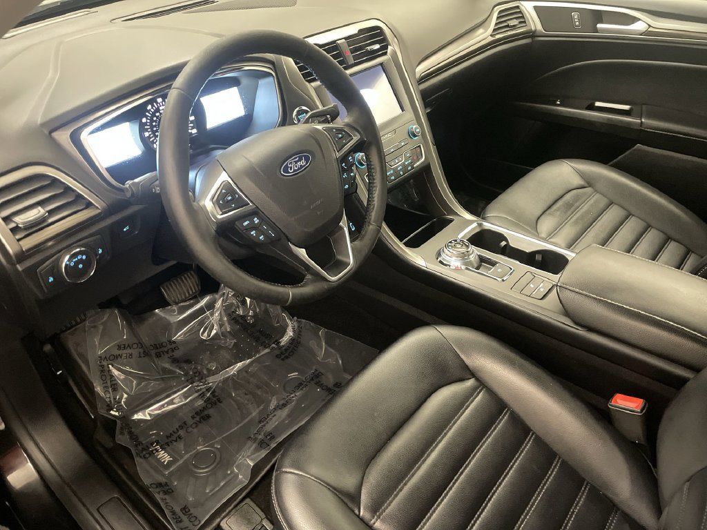 Used 2020 Ford Fusion SEL FWD image 4
