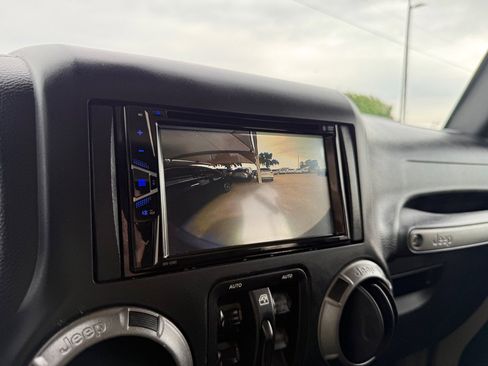 Used 2018 Jeep Wrangler Unlimited Sport S AWD/4WD image 27