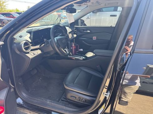 Used 2025 Chevrolet Trax ACTIV w/ Sunroof Package FWD image 5