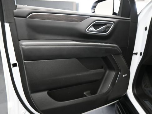 Used 2024 Chevrolet Suburban LT image 16