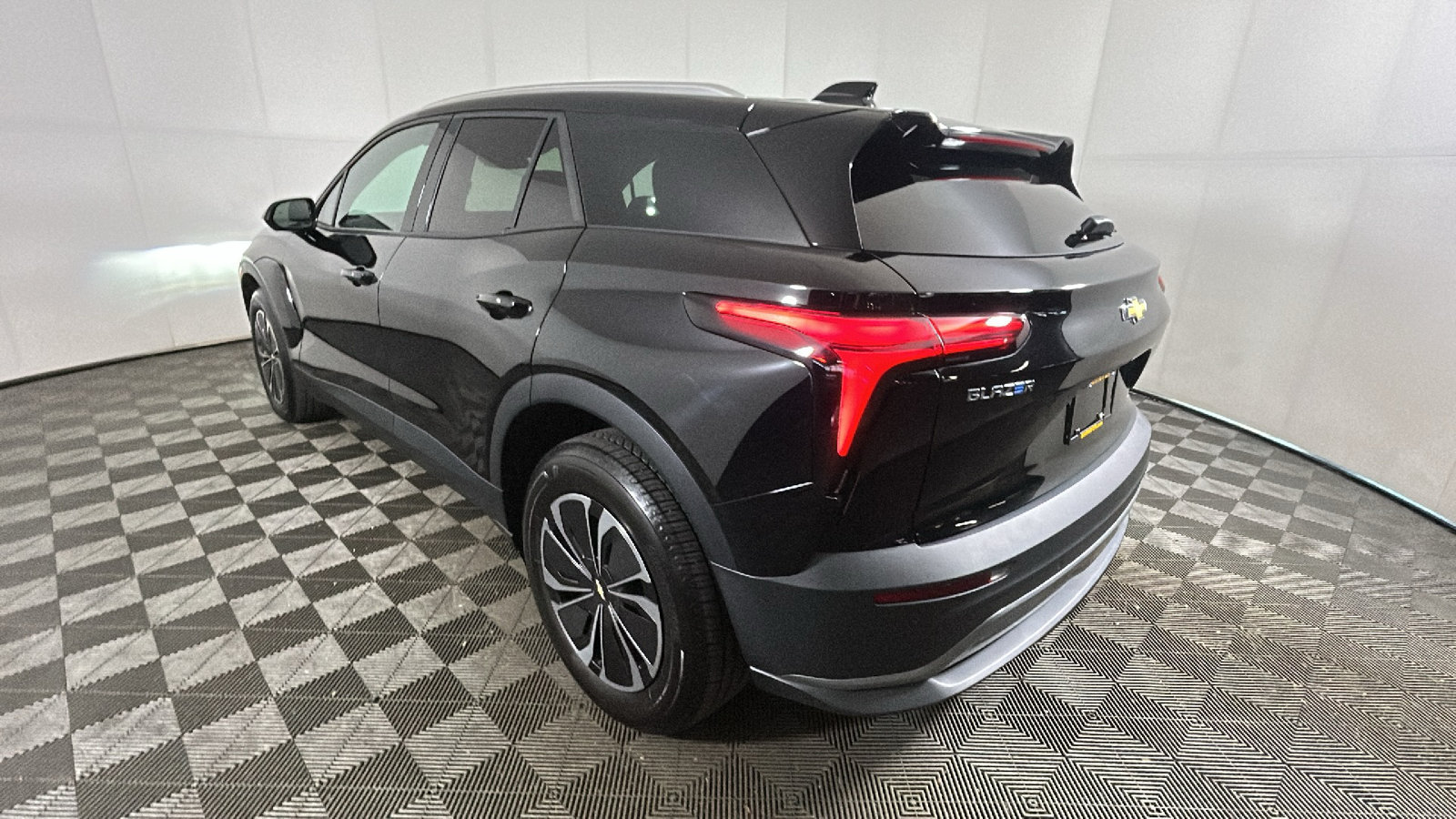 Used 2024 Chevrolet Blazer EV LT AWD/4WD image 5