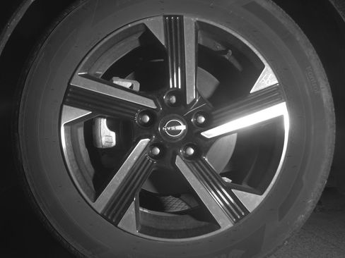 Used 2025 Nissan Sentra SV FWD image 12