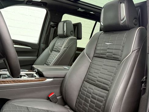 Certified 2025 Cadillac Escalade Sport Platinum w/ LPO, ONYX Package AWD/4WD image 16