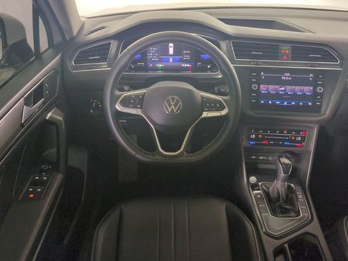 Used 2022 Volkswagen Tiguan SE FWD image 18